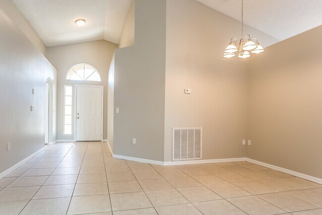 Foto del edificio - 142 Woodbury Pines Cir