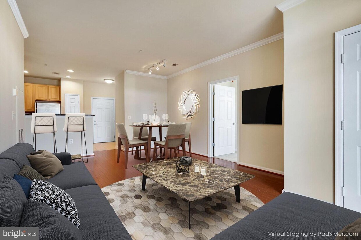 Foto principal - 2465 Army Navy Dr