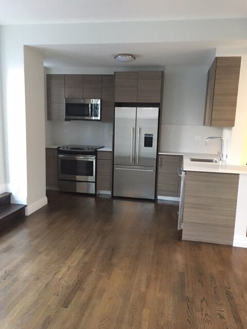 Primary Photo - 240 W 70th St