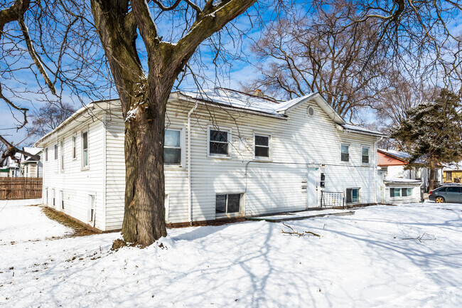 Building Photo - Ecorse Apartments