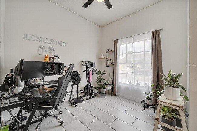 Foto del edificio - 1028 Universal Rest Pl