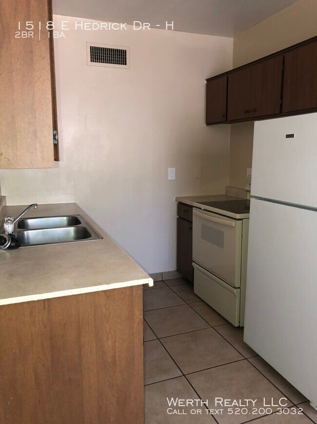 Foto del edificio - 1518 E Hedrick Dr