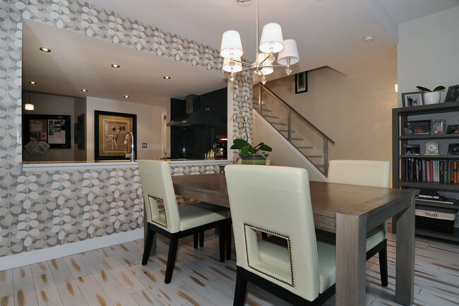 Dining Area - 118 Drake St