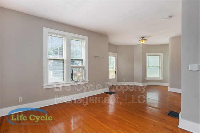 Building Photo - 248 Henry Ave SE