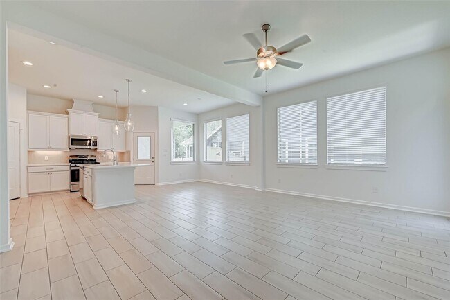 Foto del edificio - 580 Longleaf Pine Dr