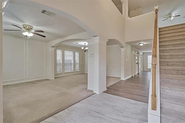 Building Photo - 511 Elm Ridge Dr