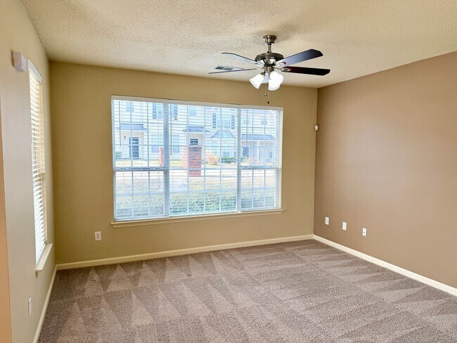 Foto del edificio - Welcome to this stunning 3-bedroom, 2.5-bathroom home located in the vibrant community of Conyers...