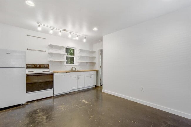 Foto del edificio - 4805 Brighton Rd