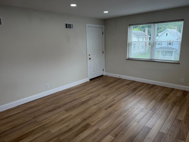 Building Photo - 5653 Bramble Ave