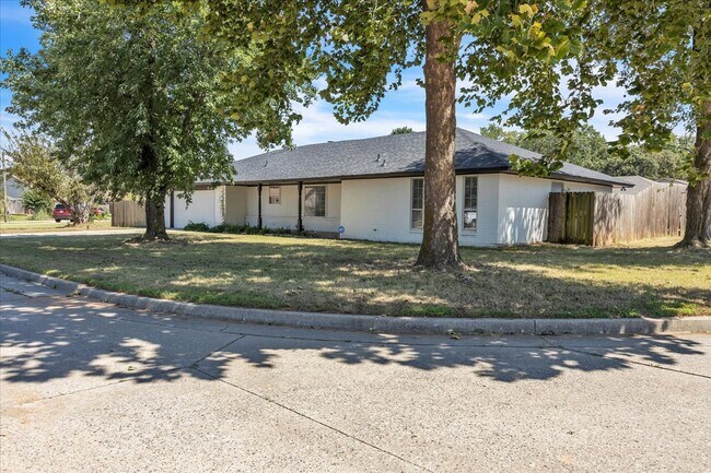 Foto del edificio - 9800 Willow Wind Dr