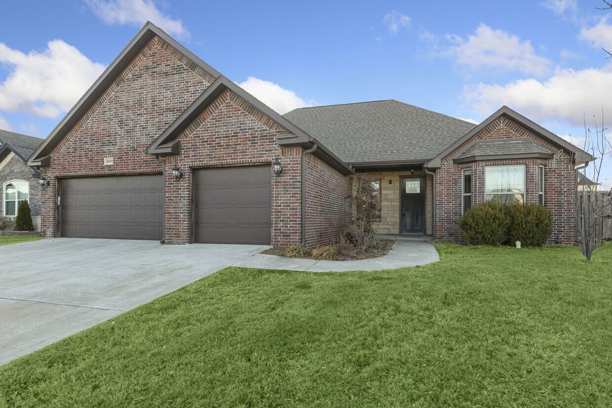 Primary Photo - 2304 SW Chaddington Rd