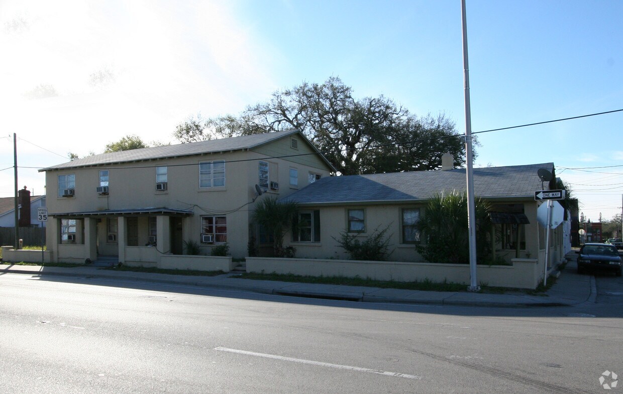Building Photo - 723 6th Ave