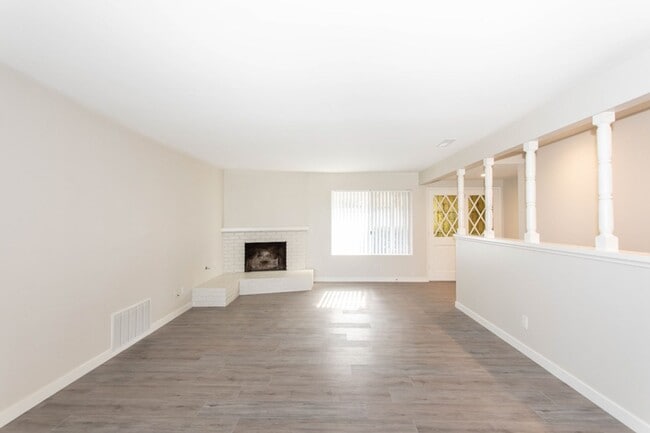 Building Photo - Beautiful 4 bed/2 bath single-story home w/ocean view! Close to the Beach & Carlsbad Village!