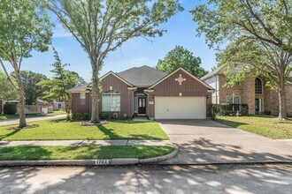 Building Photo - 1703 Fossil Park Dr