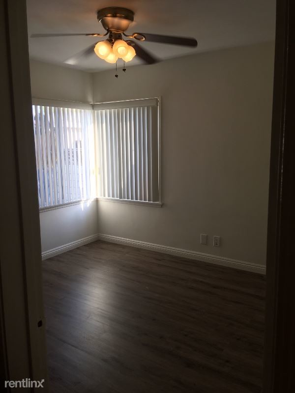 Building Photo - 9624 Orizaba Ave