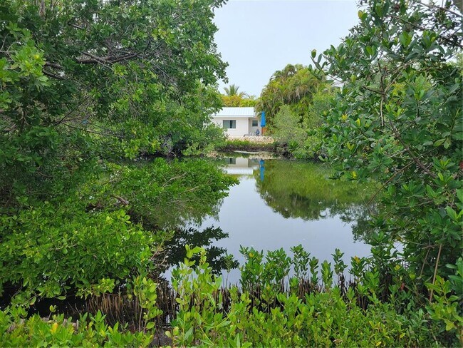 Foto del edificio - 306 N Shore Dr