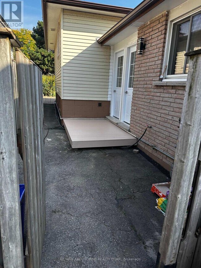 Photo du bâtiment - 597 Upper Paradise Rd