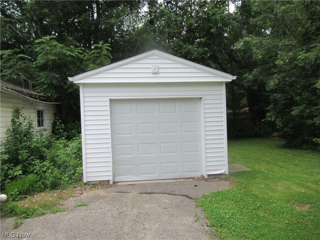 Building Photo - 75 Dewhurst Ave