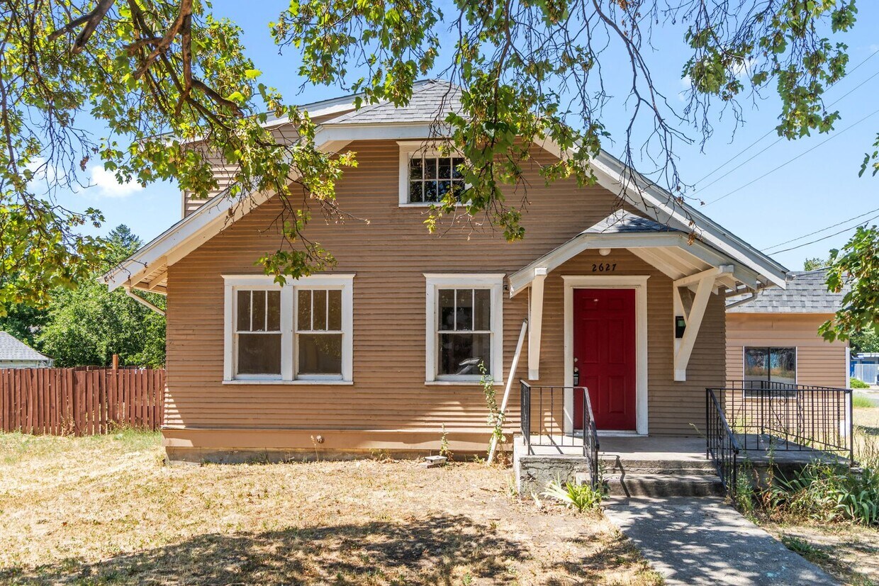 Foto principal - Single Family Home on Spokanes North Side!!