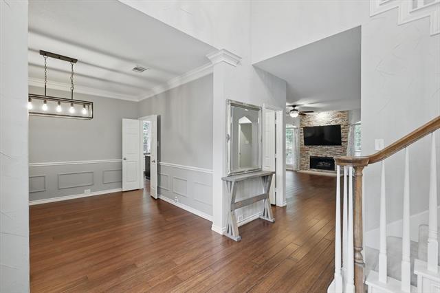 Building Photo - 2520 Woodside Dr