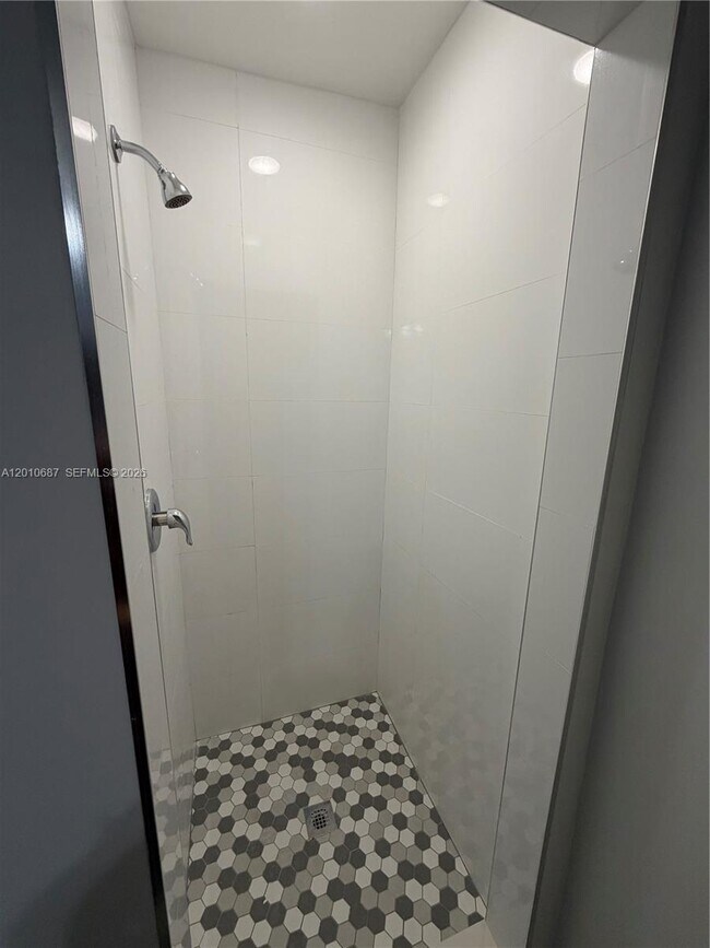 Foto del edificio - 2433 NW 96th St