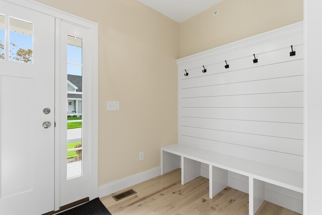 Building Photo - 7 Trail's Way