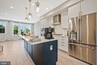 Building Photo - 2820 Dart Dr