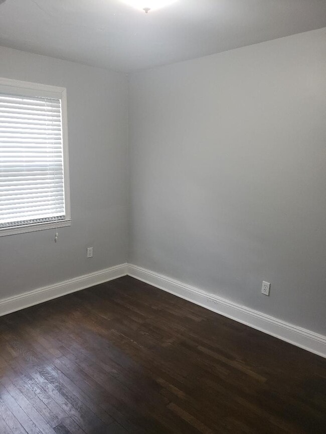 Building Photo - Capitol Hill/ H street - Renovated 1 bedro...
