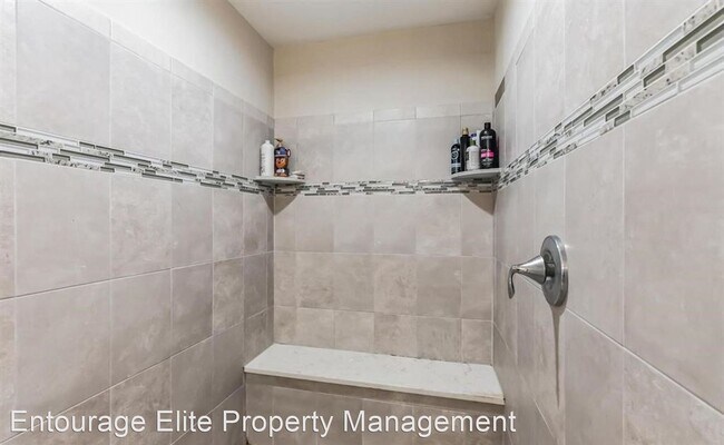 Building Photo - 3 br, 2.5 bath House - 301 Summit Drive
