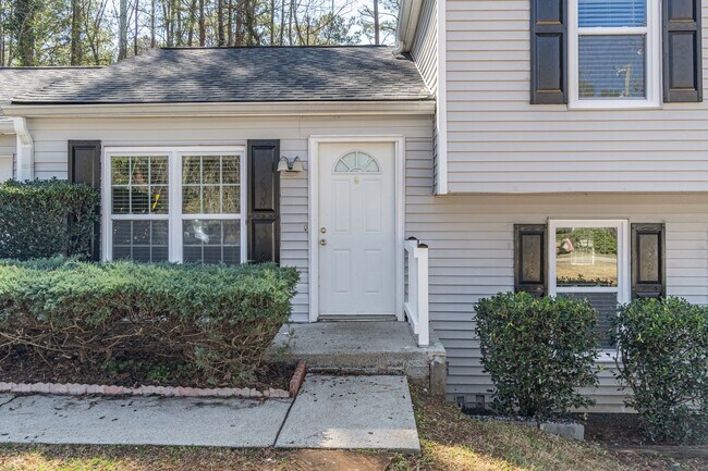 Foto del edificio - Welcome to this charming 3-bedroom, 2-bathroom home located in the desirable Alpharetta, GA.