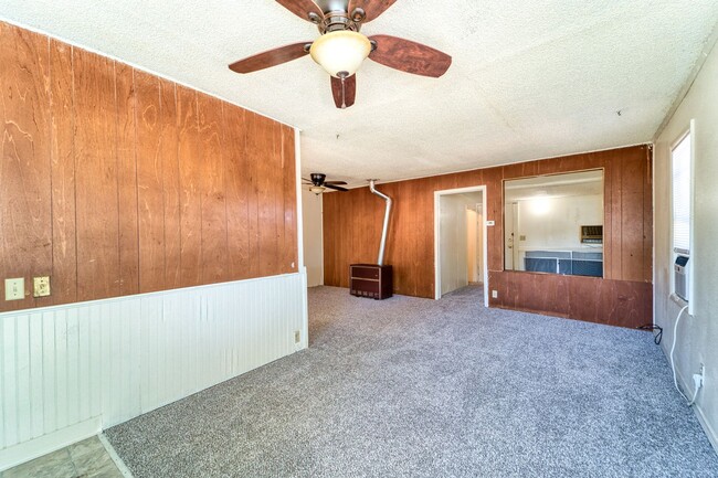 Foto del edificio - Cozy 1-Bedroom Home with Fenced Yard Near ...