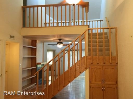Building Photo - 1218 Timber Pt N