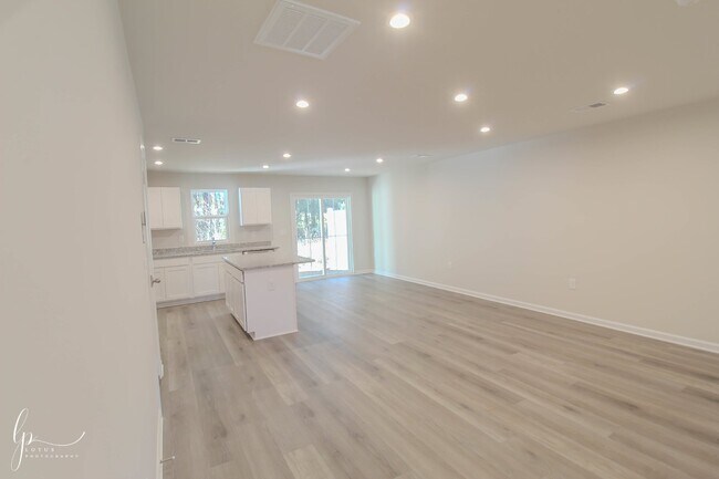 Building Photo - Modern 3-Bedroom Townhome