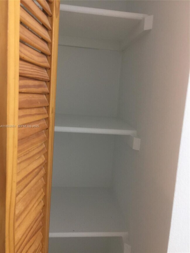 Foto del edificio - 9229 SW 87th Ave