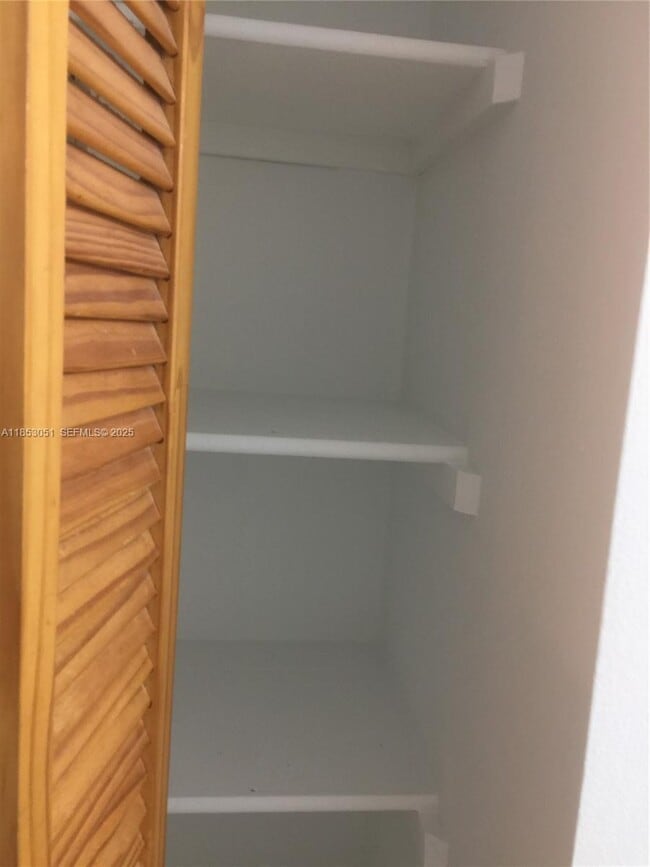 Building Photo - 9229 SW 87th Ave