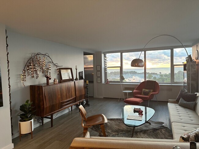Foto del edificio - 4250 N Marine Dr