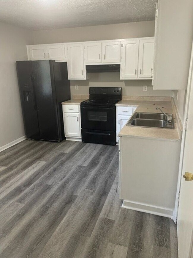 Building Photo - 3124 Pawnee Dr