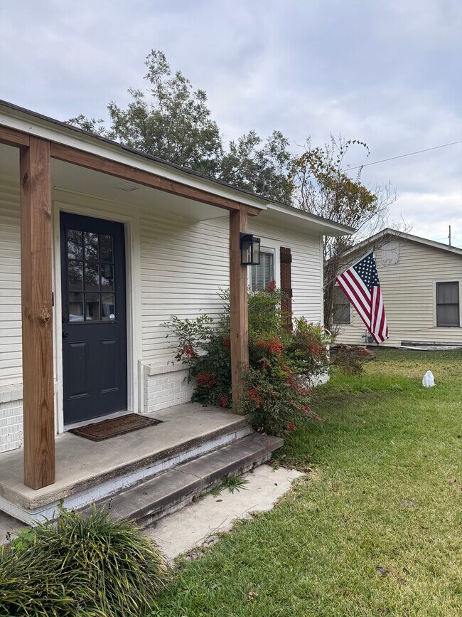 Foto del edificio - 119 S Mcsweyn Pl