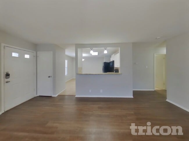 Building Photo - 7606 Chatsworth