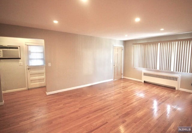 Building Photo - 384 Bernard Pl