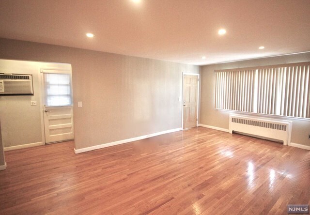 Foto del edificio - 384 Bernard Pl