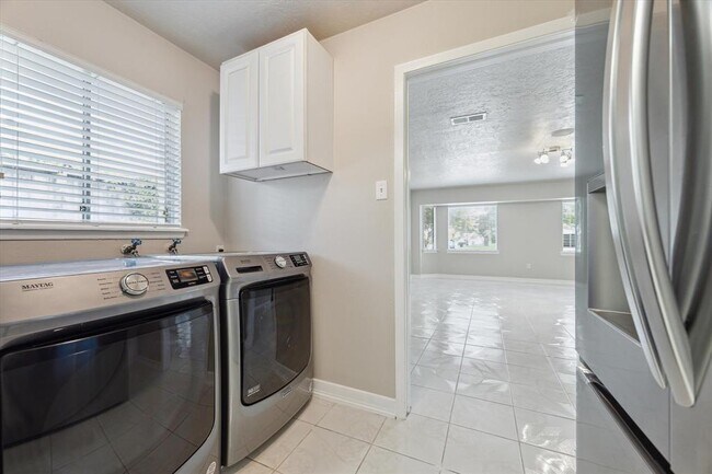 Foto del edificio - 9711 Long Branch Ln