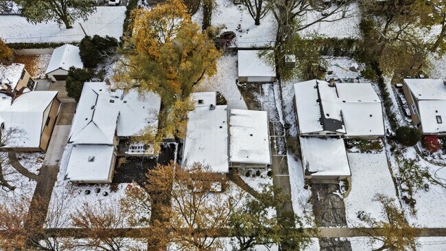 Foto del edificio - 400 Locust Rd