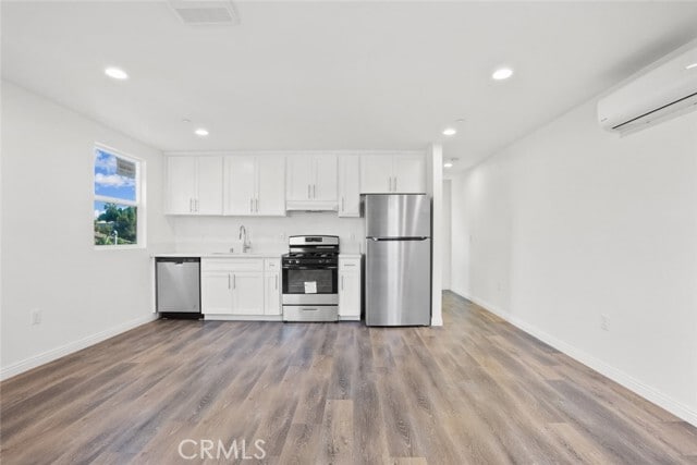 Building Photo - 11560 Archwood St