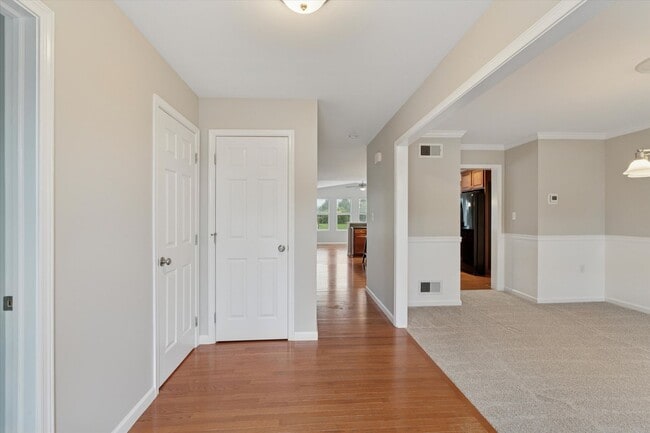 Foto del edificio - Spacious Single-Family Home On Over A 1/2 ...