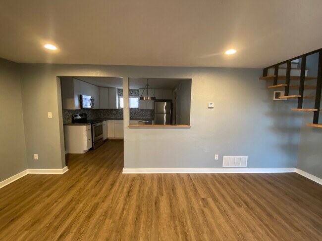 Building Photo - 713 PA-130