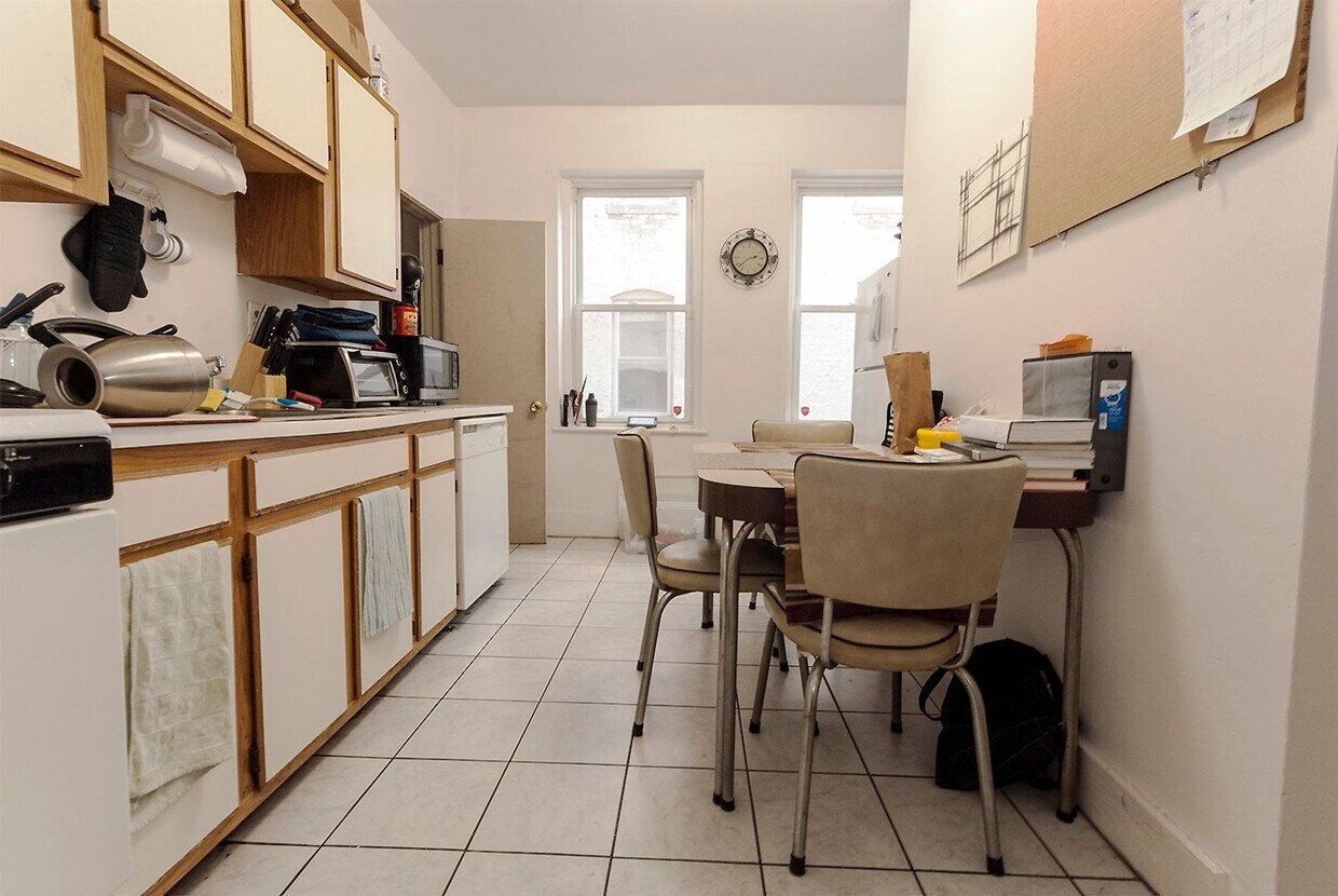 Primary Photo - Allston 3bed Close to Boston University- September move in $3200