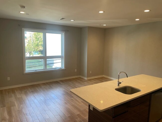 Foto del edificio - 1439 N Franklin St