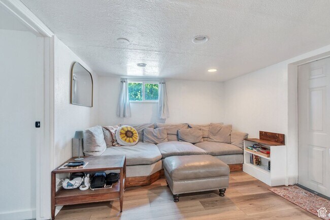 Foto del edificio - Provo Duplex - Downstairs