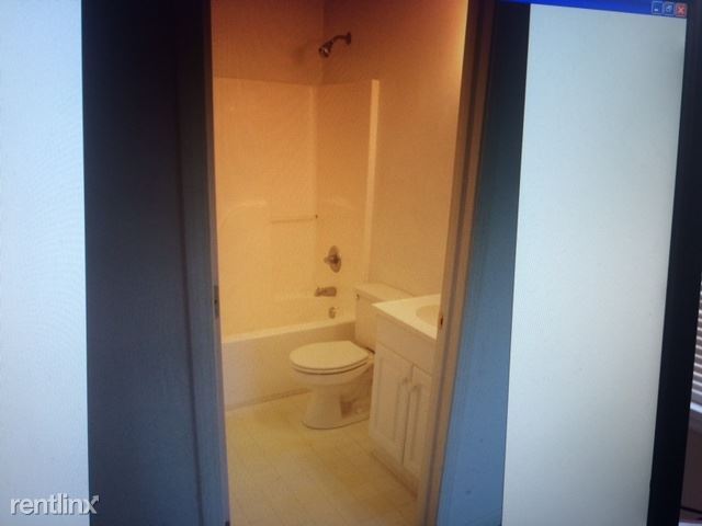 Foto del edificio - 2 br, 1 bath Townhome - 418-420 Westbridge...